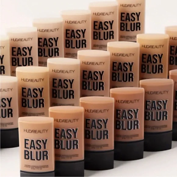 ぶ－にゃん　Huda Beauty Easy Blur セット Easy Blur Foundation | Full Coverage & Lightweight | Hydrating